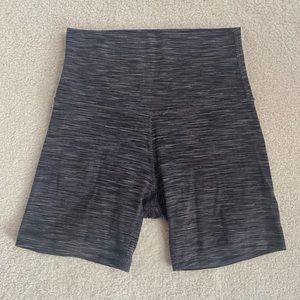 Lululemon align short sz 4, 6 in inseam